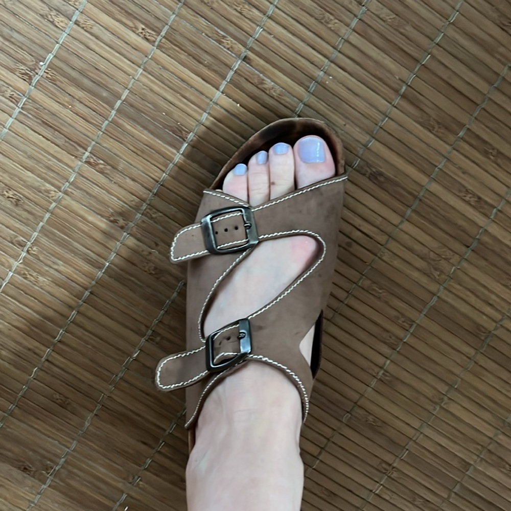Griffin walking sandals